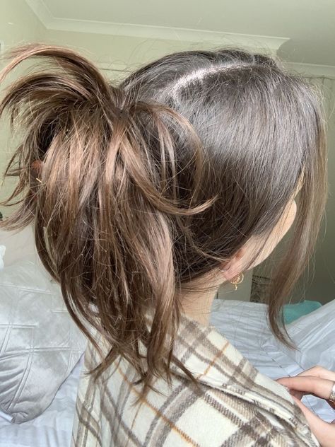 Messy Claw Clip Hairstyles, Messy Claw Clip, Medium Hair Ponytail, Claw Clip Hairstyles, Hair Clip Hairstyles, Lukas Urkijo, Billy B, Lazy Hairstyles, Hair Topper