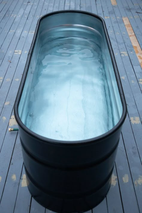 Metal Hot Tub Ideas, Trough Ice Bath, Stock Tank Outdoor Bathtub, Stock Tank Bathtub Diy Bathroom, Metal Hot Tub, Outside Tub Ideas, Home Made Hot Tub, Stock Tank Bathtub Diy, Stock Tank Hot Tub Diy