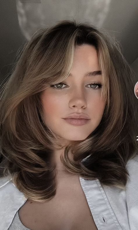 Voluminous Lob Haircut, Librarian Haircut, 90s Blowout Mid Length, Short Hairstyle Blowout, 90s Blowout Hair Short Layers, 90s Voluminous Hair Short, Short Voluminous Haircut, Brown Short Hair With Layers, Medium Length Voluminous Hair