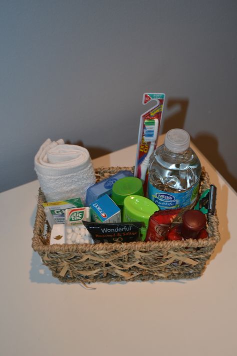 Guest Hamper Welcome Baskets, Toiletry Gift Basket Ideas, Guest Room Toiletry Basket, Guest Room Basket Ideas, Bedroom Basket, Guest Room Baskets, Guest Welcome Baskets, Welcome Home Basket, Guest Basket