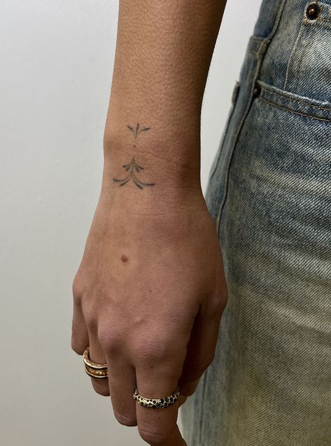 Unique Tattoos Fine Line, Tiny Leaves Tattoo, Front Of Hand Tattoo, Foreman Tattoo For Women, Whimsical Fine Line Tattoo, Fine Line Back Tattoo Women Spine, Wrist Adornment Tattoo, Diagonal Tattoo, Ornamental Hand Tattoos For Women