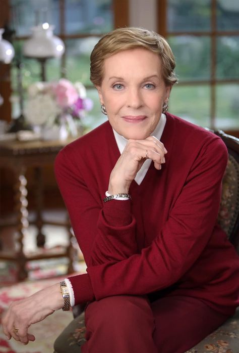 Julie Andrews Aesthetic, Julia Andrews, Oz Movie, Angela Lansbury, Julie Andrews, Classic Actresses, English Actresses, Fav Celebs, Inspiration Board