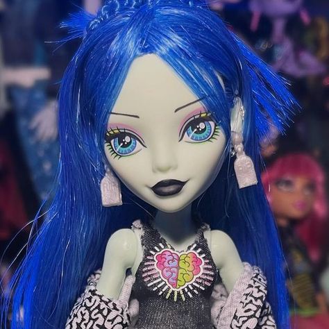 Emma on Instagram: "G3 Ghoulia Restyle🧠 . Im in love with her punk aesthetic so I had to make her Tripp pants! And i am in love with how it turned out! . . . . . #ooak #commission #monsterhigh #everafterhigh #doll #dollooak #dollartist #ooakdoll #customdoll #dollrepaint #dollreroot #ooakdolls #art #artist #doll #monsterhigh #monsterhighdolls #frankiestein #ghouliayelps #monsterhighedit #draculaura #cleodenile #lagoonablue #g3 #mattel" Ghoulia Restyle, G3 Ghoulia, Ghoulia Yelps, Tripp Pants, Lagoona Blue, Dolls Bjd, Punk Aesthetic, Zombie Girl, I Am In Love