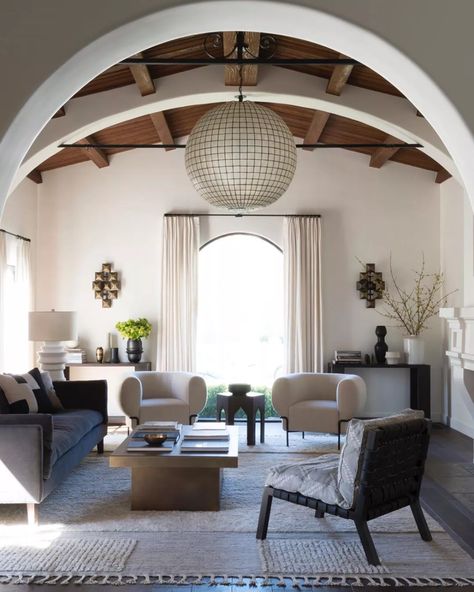 Spanish-Style Living Rooms Spanish Style Interiors, Spanish Style Living Room, Spanish Interior, Disc Interiors, Interior Design Minimalist, Spanish Style Home, Design Blogs, Spanish Style Homes, Open Space Living