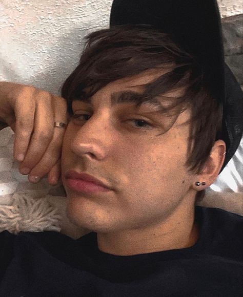 Colby Brock Kissing, Colby Brock Selfie, Hot Colby Brock Pictures, Colby Brock Boyfriend Material, Sam And Colby Fanfiction, Cute Emo Guys, Hair Roblox, Sam Golbach, Emo Boy