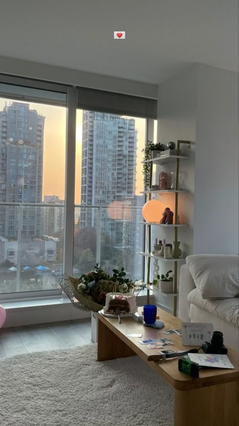 Fernanda Ramirez Apartment, Dream Apartment Nyc, Dream Apartments, Student Apartment, Aesthetic Apartment, Future Apartment Decor, Apartment Aesthetic, Future Apartment, Minimalist Room