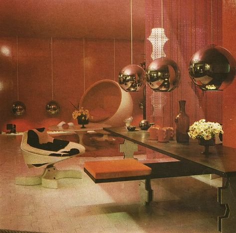 Inspirational retro futuristic living room ideas http://vintageindustrialstyle.com/inspirational-retro-futuristic-living-room-ideas/ 70s Futurism Interior Design, Futuristic Living Room Ideas, Futurism Interior Design, 70s Futurism, Aesthetic Geometry, 1970s Interior, Futuristic Living Room, 1970s Interior Design, 70's Decor