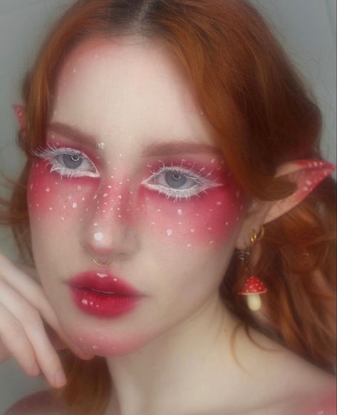 Cute Mushroom Halloween Costume, Strawberry Fairy Makeup, Pixie Costume Halloween, Red Mushroom Makeup, Halloween Costumes Cottagecore, Mushroom Makeup Aesthetic, Woodland Faerie Makeup, Mushroom Faerie Costume, Mushroom Makeup Halloween