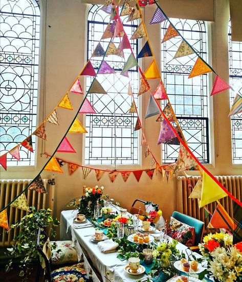 Summer Solstice Party Decorations, Diy Colorful Wedding, Wedding Bunting Ideas, Bunting Decor, Wedding Tapestry, Bunting Ideas, Cotswold Wedding, Hobbit Party, Wedding Flags