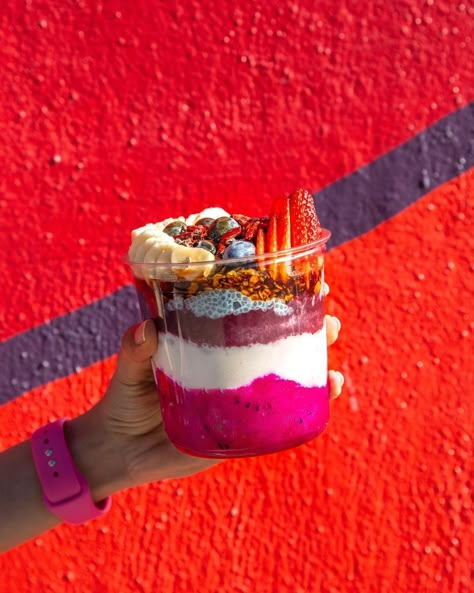 Introducing the Bay Blend from @mypalmetto😍 Four (4) delicious base layers starting with our Dragon Fruit sorbet, then topped with fruit, granola, almond butter, and honey (we for sure missed a topping)🤤 If you’re in the Bay Area, check out one of the two Palmetto locations and try this amazing Bay Blend today💖 #SupportSmallBusinesses #SupportLocal #PitayaFoods Acai Branding, Cafe Pastries, Matcha Bar, Matcha Bars, Fruit Granola, Street Food Business, Colorful Breakfast, Mural Kitchen, Fruit Sorbet