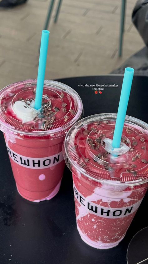 Hailey Bieber Smoothie, Erewhon Smoothie, Niche Fashion, Smoothie Healthy, Smoothie Drink Recipes, Glazed Donut, Think Food, Strawberry Smoothie, Fruit Smoothie Recipes