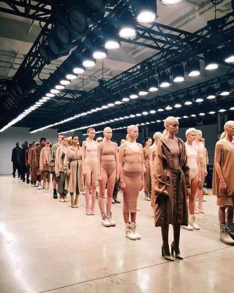 And that, ladies and gentlemen is how you put on a show! | Kanye West's Yeezy Season 2 Fashion Show Was A Sight To Be Seen Amina Blue, Vanessa Beecroft, Yeezy Season 1, Yeezy Season 2, Kanye Yeezy, The Neon Demon, Neon Demon, Yeezy Fashion, Teddy Girl