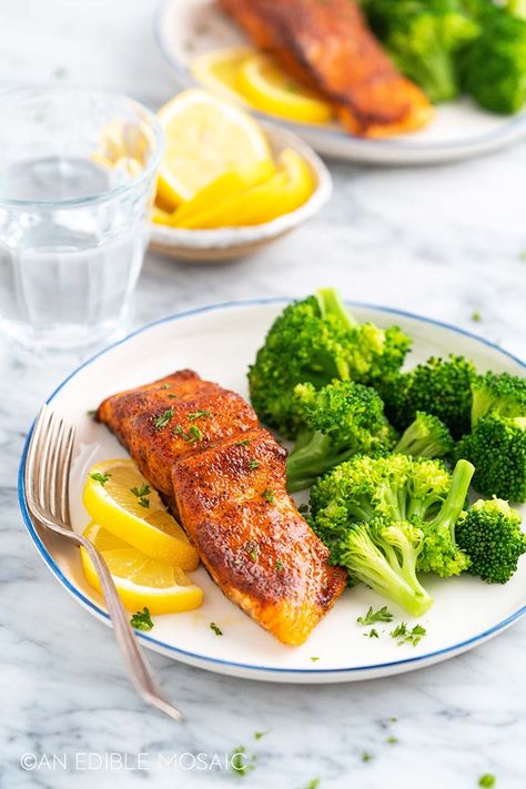 Best Air Fryer Salmon, Salmon In The Air Fryer, Broccoli Meal, Ginger Salmon, Cook Salmon, Salmon And Broccoli, Air Fryer Salmon, Salmon Spices, Best Air Fryer