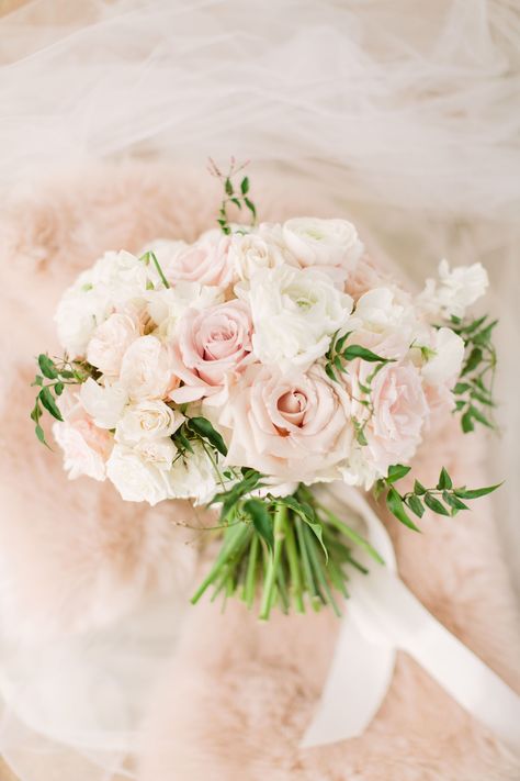 Light Pink Bridal Bouquet, Bouquet Pink And White, Bridal Bouquet Blush Pink, Blush Rose Bouquet, Wedding Bouquet Pink, Blush Bouquet Wedding, Soft Pink Wedding, Blush Bridal Bouquet, Pink And White Roses