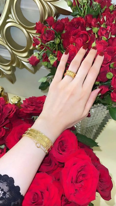 #Chocolate #rolls #Instagram #food #coffee #goodmorning #dp #tea #beg #greentea Turkish Gold Jewelry, Trendy Gold Necklace, Designs Aesthetic, Edgy Bridal, Aesthetic Edgy, Delicate Gold Jewelry, Jewelry Knowledge, Wedding Party Wear, Gold Bangle Set