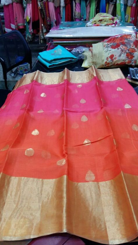 Pink and orange double shaded silk Kota Sari Ideas, Orange Sarees, Sari Blouse Styles, Cotton Saree Blouse, Best Blouse Designs, Khadi Saree, Classic Wear, Orange Saree, Colour Contrast