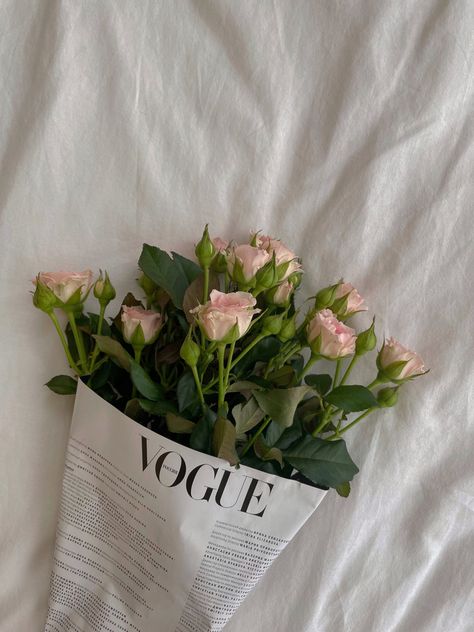 Aesthetic Pictures Coquette, Buy Yourself Flowers Aesthetic, Pastel Flower Bouquet Aesthetic, Vogue Aesthetic Wallpaper, Minimal Flower Bouquet, Rose Bouquet Aesthetic, Rosé Vogue, Canva Background, Vogue Aesthetic