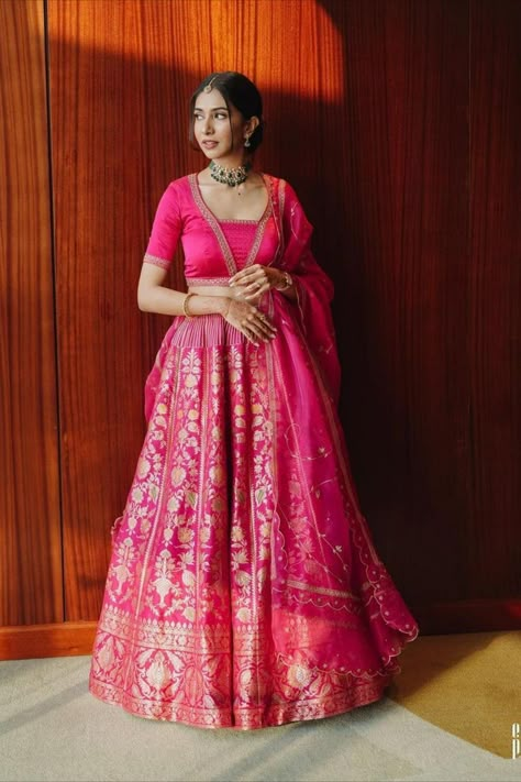 Banarasi Lehenga Designs, Lehenga Designs Latest, Long Skirt Top Designs, Lehenga Bridal, Simple Lehenga, Lehenga Red, Indian Outfits Lehenga, New Saree Blouse Designs, Lehenga Designs Simple