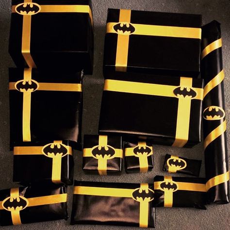 Batman Gifts, Presents, Wrapping, Christmas, paper, ideas, birthday Batman Birthday Gift Ideas, Batman Presents For Him, Batman Gift Wrapping Ideas, Batman Wrapping Ideas, Batman Gift Ideas For Boyfriend, Batman Presents, Batman Gift Basket, Batman Diy Gifts, Batman Gifts For Boyfriend