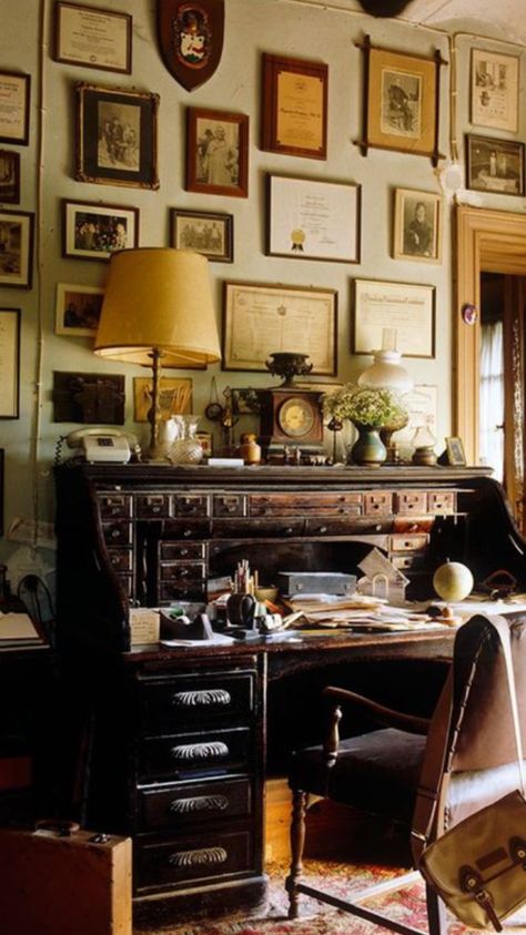 Classy writing nook Pool Club, Tufts University, Eclectic Maximalism, Pretty Houses, English Interior, Green Mat, Maximalist Design, Roll Top Desk, Interiors Magazine