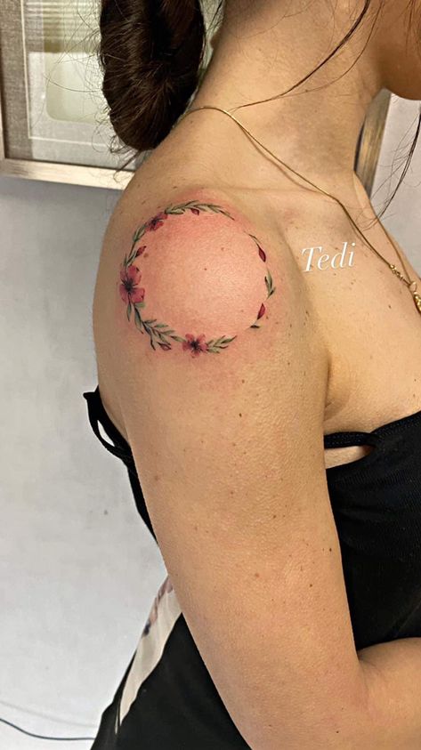 Colorful Circle Tattoo, Circle Of Roses Tattoo, Circular Tattoo Placement, Circle Tattoos For Women, Circle Flower Tattoo, Circle Tattoo Placement, Circular Tattoo Designs, Circular Tattoo, Cover Up Tattoos For Women