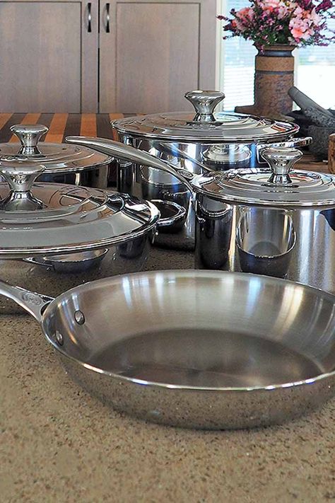 Cookware Packaging, Crown Molding Kitchen, Cookware Design, Cookware Essentials, Best Cookware, Cookware Organization, Stainless Steel Pan, Cookware Storage, Kitchen Gear