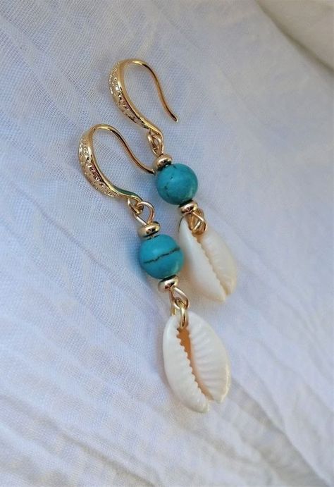 Diy Cowrie Shell Bracelet, Shell Dangle Earrings, She’ll Earrings, Gold Shell Earrings, Diy Crafts Jewelry Earrings, Shell Earrings Diy, Shell Jewelry Ideas, Shells Earrings, Turquoise Earrings Gold