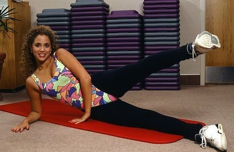 1990s 90s Workout Clothes, Jessie Spano, Elizabeth Berkley, Fashion Through The Decades, 80s Workout, Outstanding Outfits, Compression Wear, New Street Style, Saved By The Bell