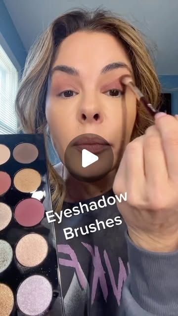 Erica Taylor on Instagram: "DO AND DONT EYESHADOW BLENDING #eyeshadowblending #dosanddonts #easyeyeshadow #eyeshadowhacks #eyeshadowhacksforbeginners #makeupforbeginners #eyeshadowtutorial  #eyeshadowbrushes #makeupbrushes" Easy Eyeshadow Looks Step By Step, Eyeshadow Tricks, Easy Eyeshadow Looks, Do And Dont, Simple Eyeshadow Tutorial, Eyeshadow Looks Step By Step, Erica Taylor, Easy Eyeshadow, Eyeshadow Step By Step