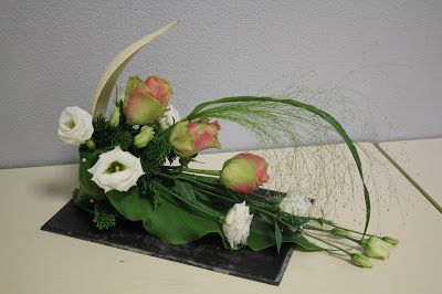 Low Centerpieces, Ikebana Flower Arrangement, Creative Flower Arrangements, Fruit Decorations, Vase Arrangements, Christmas Flowers, Deco Floral, Arte Floral, Ikebana