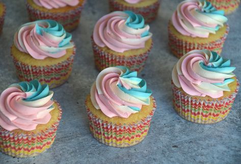 gender reveal cupcakes with a pink, blue, and white swirled buttercream Baby Reveal Cupcakes, Gender Reveal Dessert, Swirl Cupcakes, Gender Reveal Cupcakes, Baby Cupcake, Blue Cupcakes, Blue Cakes, Gender Reveal Cake, Pink Cupcakes