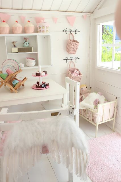 jeanette`s hus Playhouse Interior Ideas, Cubby House Ideas, Playhouse Decor, Playhouse Interior, Kids Cubby Houses, Kids Cubbies, Wendy House, Cubby Houses, Shabby Chic Bedrooms