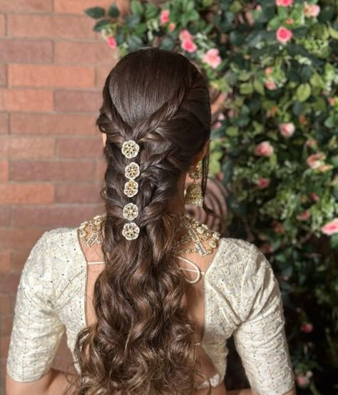 Open Floral Hairstyles, Open Hairstyles With Mangtika, Floral Hairstyles Open Hair, Open Hair Floral Hairstyle, Sangeet Braid Hairstyles, Open Hairstyles, Floral Designs, Wedding Hairstyles, Floral Design