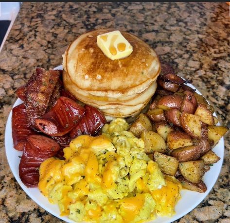 Breakfast Black People, Soul Food Ideas, Soul Food Aethstetic, Breakfast Plates Black People, Aesthetic Food Drawing, Big Breakfast Ideas, Breakfast Ideas Black People, Soul Food Thanksgiving Dinner, Soul Food Cornbread