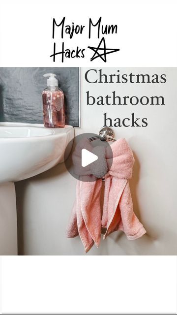 Display Towels, Bathroom Hand Towel, Bathroom Hacks, Christmas Bathroom, Bathroom Decor Apartment, Hand Towels Bathroom, Small Towel, The Hand, Christmas Decorating