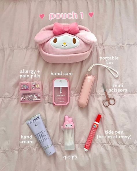 School Emergency Kit, School Backpack Essentials, Pretty School Supplies, Everyday Bag Essentials, Romanticising School, Cute Stationary School Supplies, Cute School Stationary, School Bag Essentials, Backpack Essentials