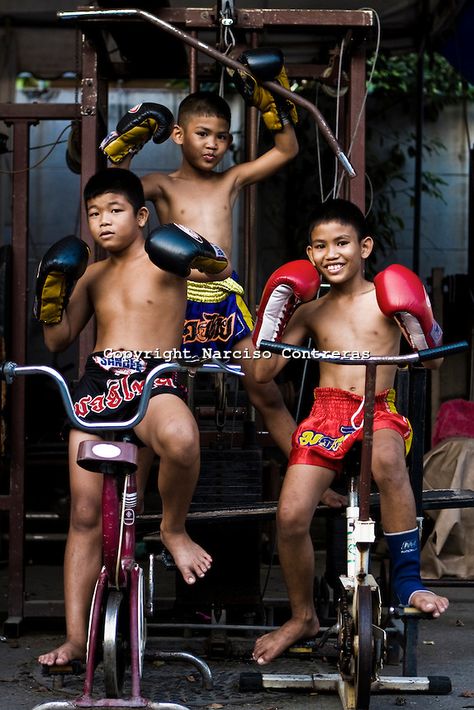 little nak muay, muaythai Thai Boxer, Muay Thai Gym, Muay Thai Martial Arts, Tony Jaa, Muay Thai Training, Cycling Motivation, Boxing Workout, Mixed Martial Arts, Exercise For Kids