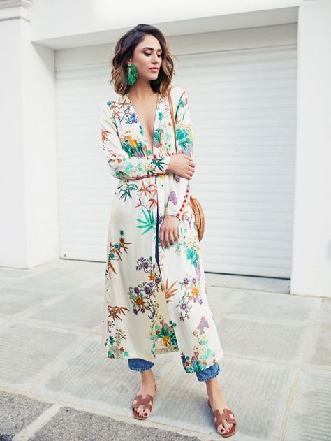 9 Ways to Wear Your Favourite (Probably Zara) Kimono via @WhoWhatWearUK Fall Kimono, Dress Over Jeans, Kimono Outfits, Kimono Outfit, Mode Kimono, Maxi Robes, Kimono Cardigan, Ok Ru, Brown Sandals