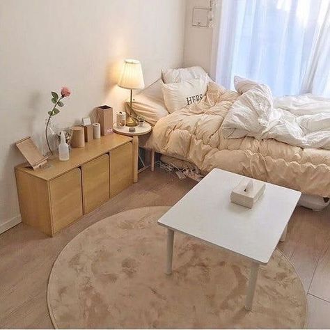 aesthetic korean style bedroom cute minamilistic fashion  kpop ulzzang decor hanging plants retro vintage kdrama bed pallet bed Pallet Bed, Deco Studio, Minimalist Room, Aesthetic Rooms, Room Design Bedroom, Small Room Bedroom, Simple Bedroom, Small Room, Cozy Room