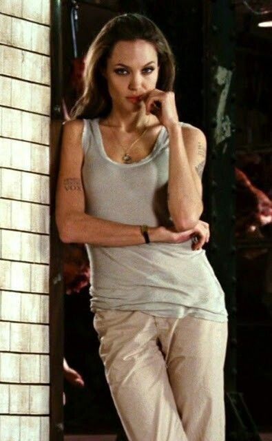 Wanted Angelina Jolie, Angelina Jolie Body, Wanted 2008, Angelina Jolie Style, Angelina Jolie Photos, 2000s Outfits, Woman Suit Fashion, Lara Croft, Streetwear Fashion Women