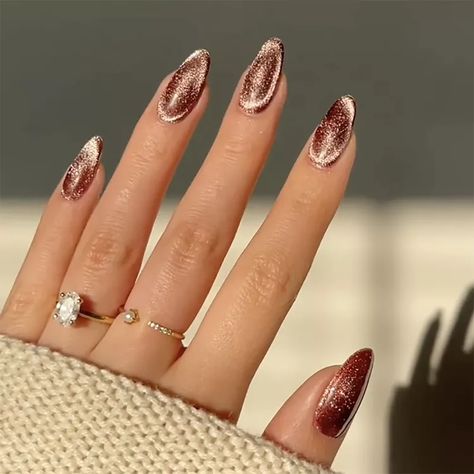 13 Velvet Nail Ideas For the Most Sumptuous Autumn Mani Valentines Day Manicure, Nails Looks, Short Nail Art, Soft Nail, Magnetic Nail Polish, Velvet Nails, Chrome Nail Art, February Nails, Magnetic Nails