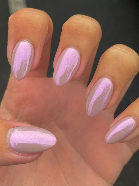 Nails To Match Lilac Dress, Lilac Iridescent Nails, Light Purple Iridescent Nails, Acrylic Nails Iridescent, Pink Irredescent Nails, Lilac Short Nails, Sns Nails Colors Summer, Purple Iridescent Nails, Light Purple Chrome Nails