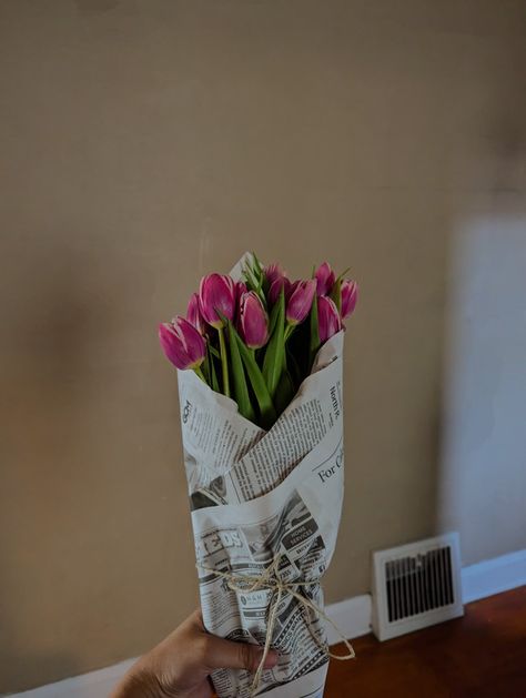 Pink tulips wrapped in a piece of newspaper secured with twine #flowers #tulip #rustic #girlfriend #boyfriend #gift #bouquet #twine #newspaper #justbecause #pink #florals Flowers In Newspaper Bouquets, Newspaper Wrapped Bouquet, Newspaper Wrapped Flowers, Tulips Wrapped In Brown Paper, Flowers Wrapped In Newspaper, Valentines Content, Newspaper Bouquet, Newspaper Wrapping, Newspaper Flowers