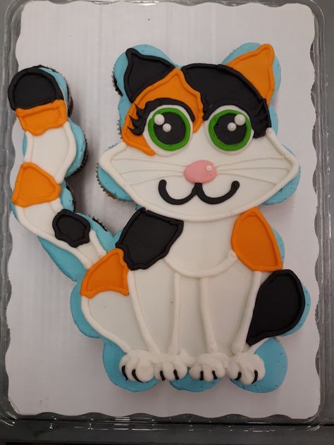 Wilton Decorating Tips, Birthday Cake For Cat, Pull Apart Cupcake Cake, Pull Apart Cake, Cake Pulls, Cupcakes For Boys, Cat Cupcakes, Pull Apart Cupcakes, Buttercream Cake Decorating