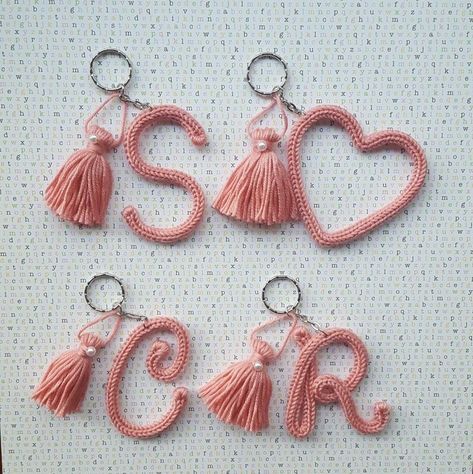 Crochet I Cord, Crochet Letters, Wire Knitting, Spool Knitting, Knitted Wire, French Knitting, Crochet Cord, Diy Yarn Crafts, Rope Crafts Diy