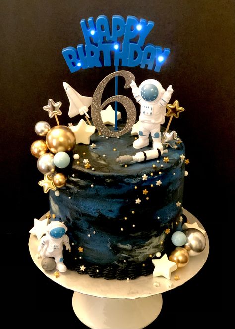 Space themed birthday cake Astronaut Cake Birthday, Space Themed Birthday Cake, Space Theme Cake, Rotating Cake, Space Themed Birthday, Planet Cake, Space Birthday Party, Out Of Space, Themed Birthday Cakes