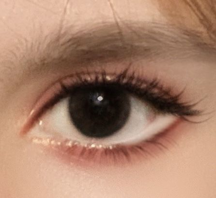 Make Up Looks For Doe Eyes, Pink Doe Eye Makeup, Cat Doe Eyes, Doe Eye Aesthetic, Bambi Eyes Eyeliner, Nana Makeup Tutorial, Bambi Makeup Aesthetic, Korean Doe Eye Makeup, Korean Cat Eye Makeup