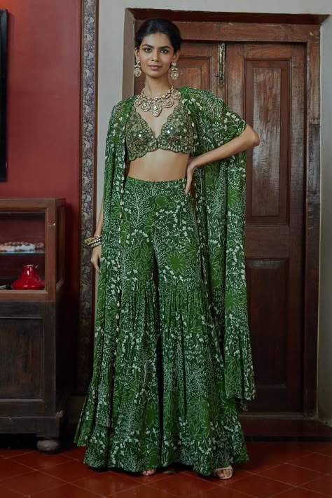 Gharara Dress, Gharara Pants, Arpita Mehta, Gharara Designs, Designer Dresses Elegant, Mehendi Outfit, Hand Embroidered Blouse, Mehndi Outfits, Sangeet Outfit