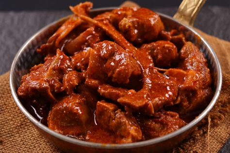 Traditional Rogan Josh (Kashmiri Recipe) Kashmiri Food Recipes, Kashmiri Rajma Recipe, Kashmiri Food, Kashmiri Curry, Kashmiri Rogan Josh, Kashmiri Recipes, Rogan Josh, Indian Recipes Authentic, Indian Rice Recipes