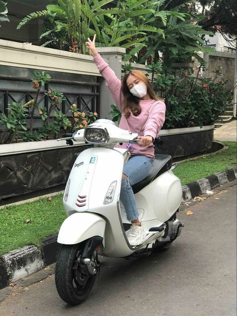 Driving Bike Aesthetic, Driving Scooty Aesthetic, Learning Scooty Aesthetic, Girl Driving Scooter, Scooty Bike Girl, Scooty Driving, Activa Scooty, Scooty Girl, Driving Scooter